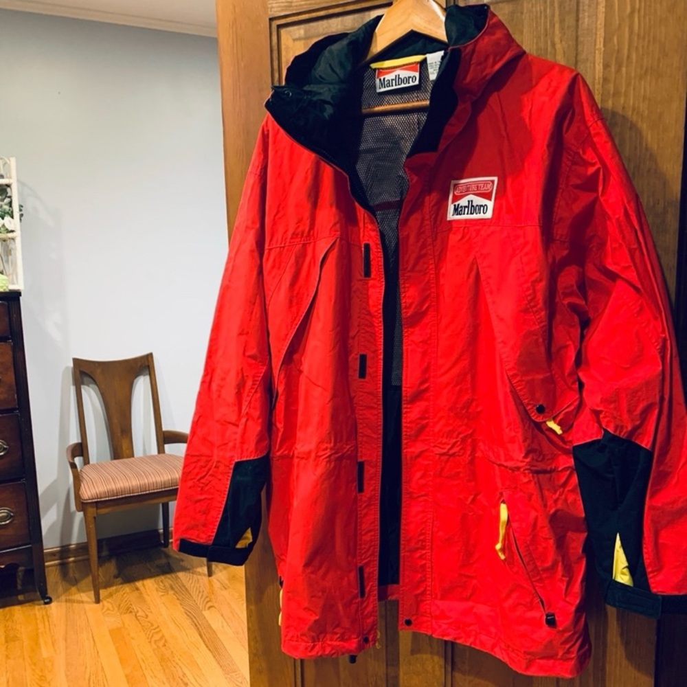 Vintage 90’s MARLBORO ADVENTURE TEAM Hooded Jacket